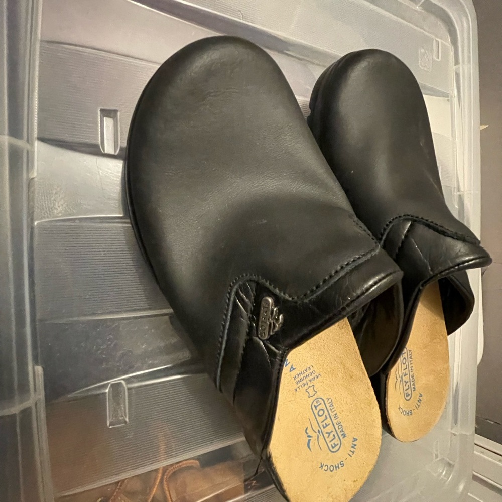 Fly Flot Black Leather Clogs sue 42